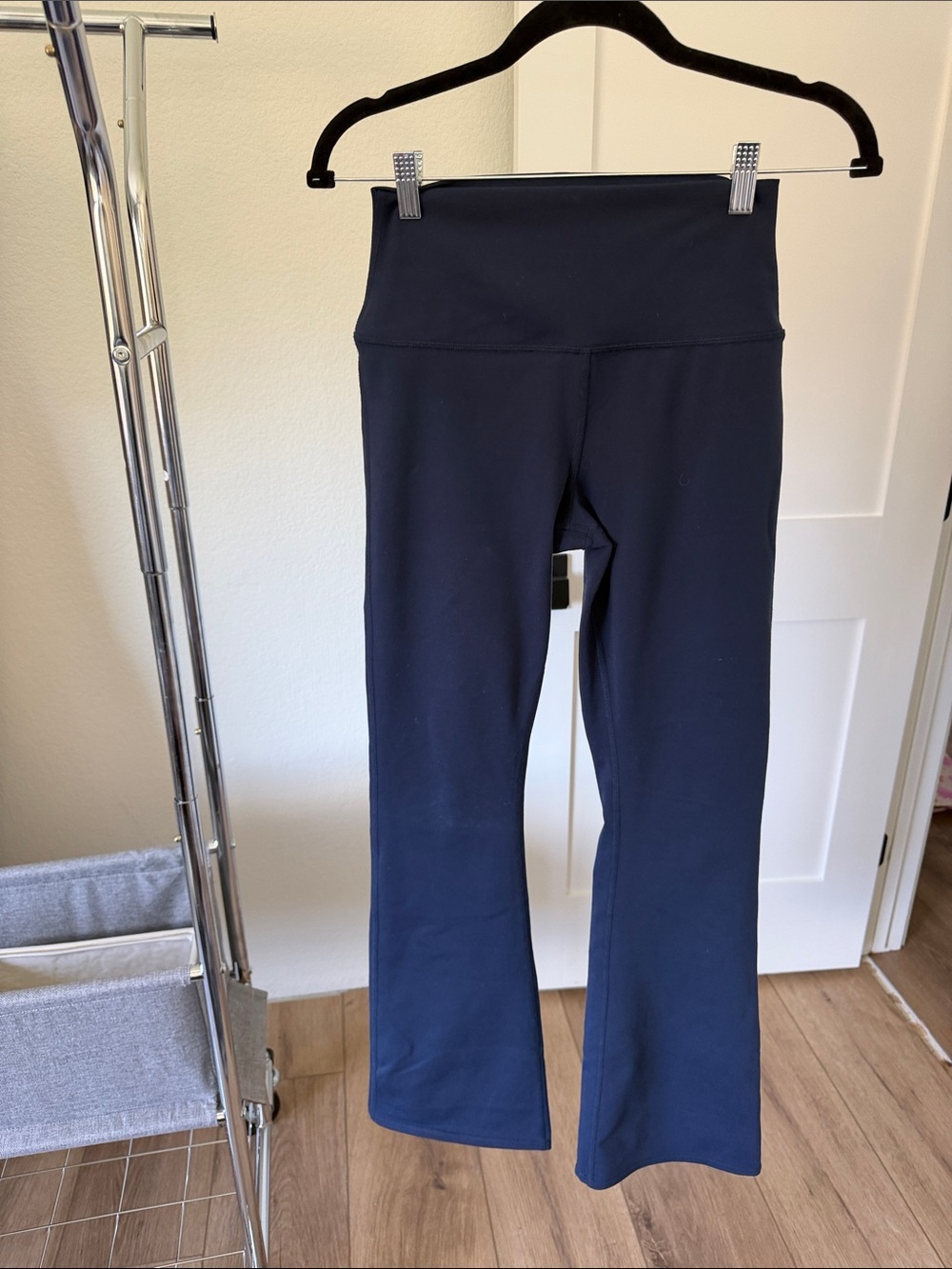 Women’s ALO Yoga Navy High-Waist Flared Leggings